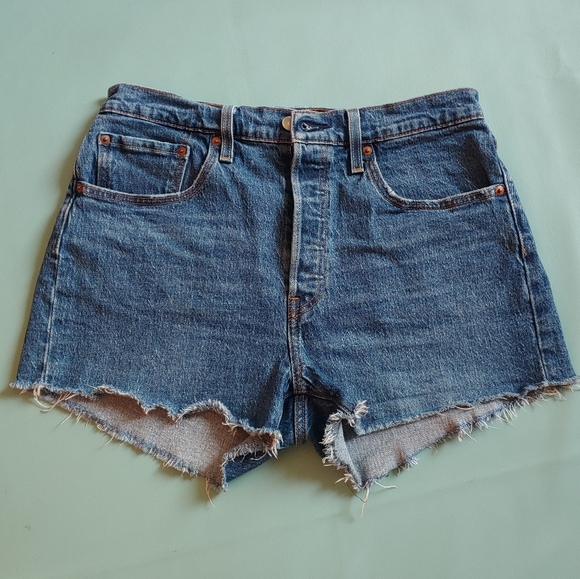 Levi's®501® Original Fit High Rise Women's Shorts - Picture 3 of 7